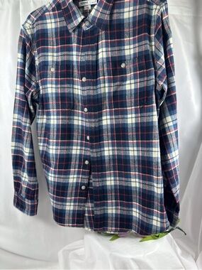 111 flannel shirt women’s size small, and it’s a button up long sleeve